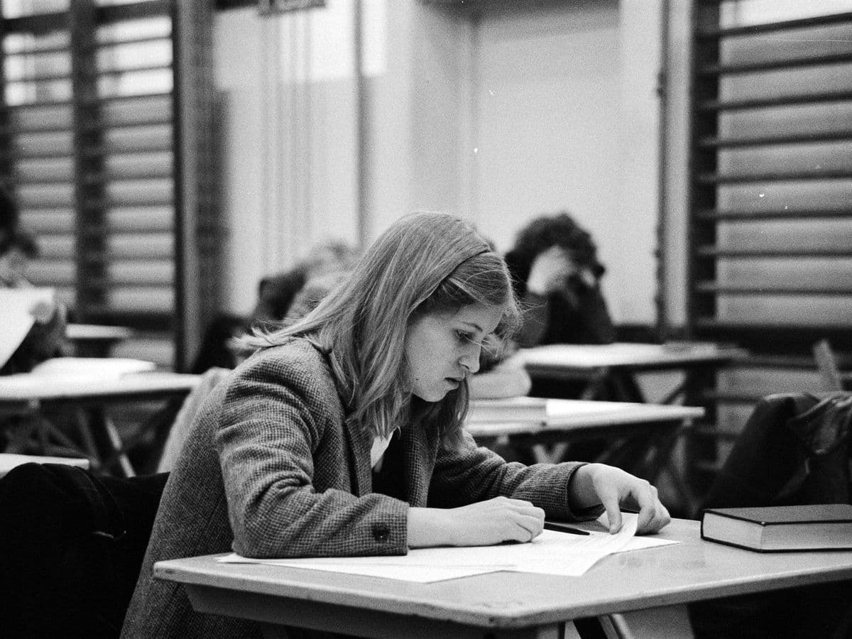 Een scholier tijdens het eindexamen, 1982